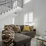 Chic Urban Retreat In Heart Of La, 2 Bedroom And 1 Loft